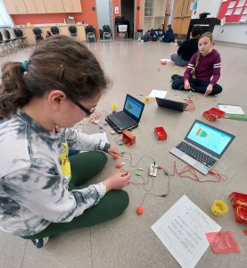 students with musical makey makey devices